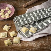 MARCATO Ιταλίας Φόρμα Design 24 θέσεων Ασημί για Ζυμαρικά Ravioli 28x10x2cm και Πλάστης