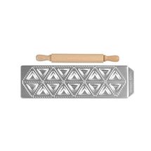 IMPERIA Ιταλίας Raviolamp Φόρμα Design 18 θέσεων Αλουμινίου Ασημί για Τριγωνικά Ζυμαρικά Tortelli Classici 33.5x11.5x2cm και Ξύλινος Πλάστης